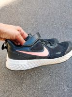 Nike Turnschuhe Gr. 31 Hessen - Büdingen Vorschau