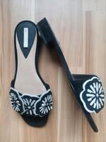 H&M Sandalen schwarz weiß Blumen Düsseldorf - Mörsenbroich Vorschau