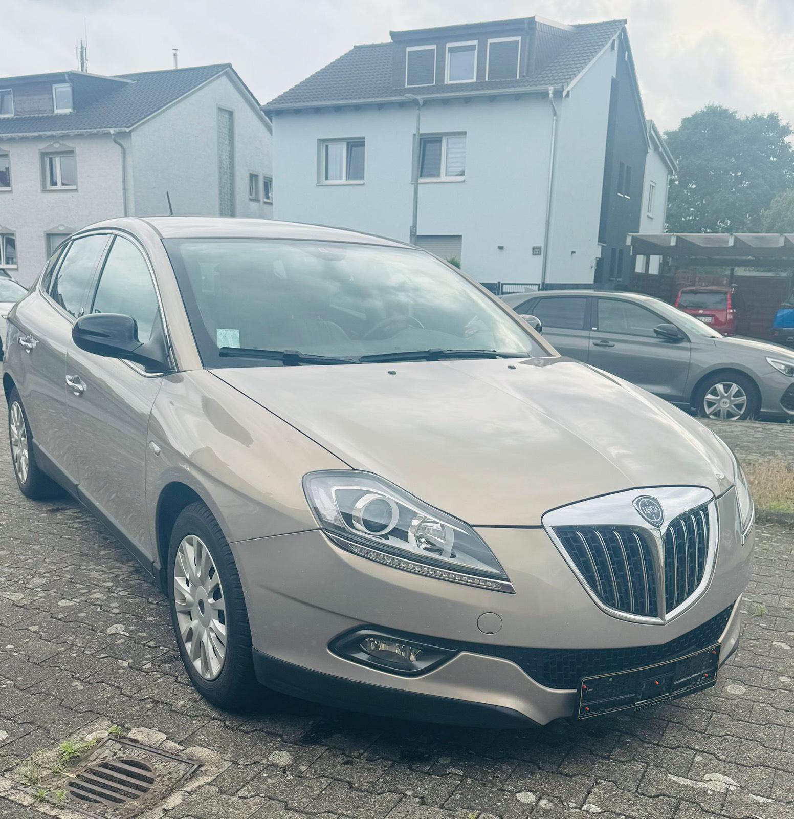 Abbildung des Autos Lancia Delta NAVI LEDER …