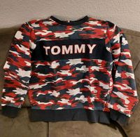 Tommy Hilfiger Pulli Pullover 164 camouflage rot weiß blau Nordrhein-Westfalen - Unna Vorschau