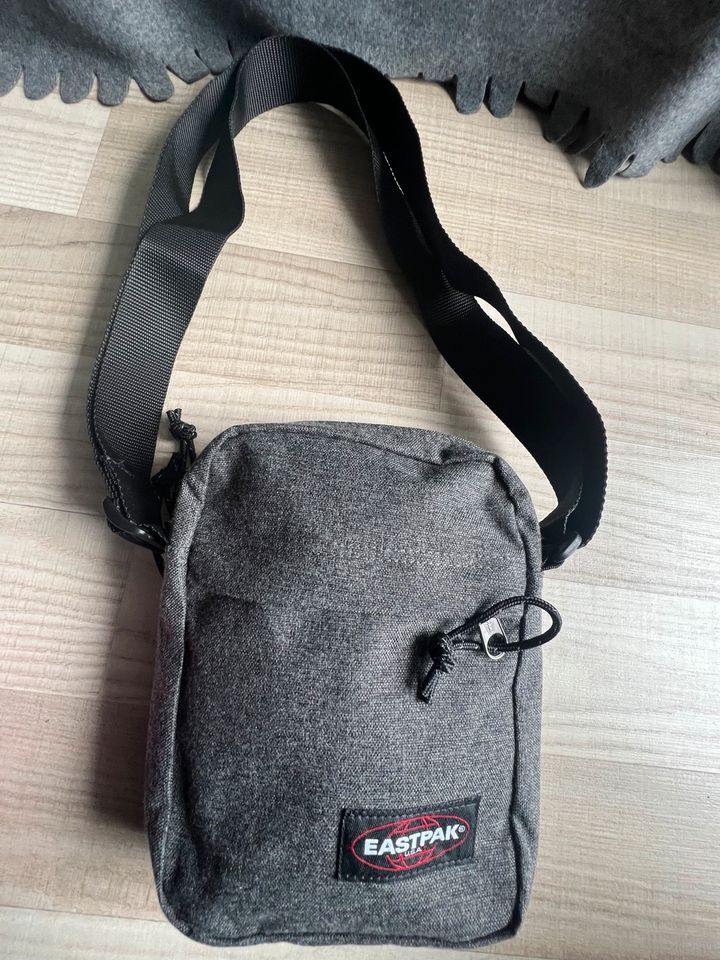 Umhängetasche Männer Tasche Vaude Adidas Puma Urban Sport in Berlin