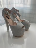 Die Schuhe sind neu Hessen - Hanau Vorschau