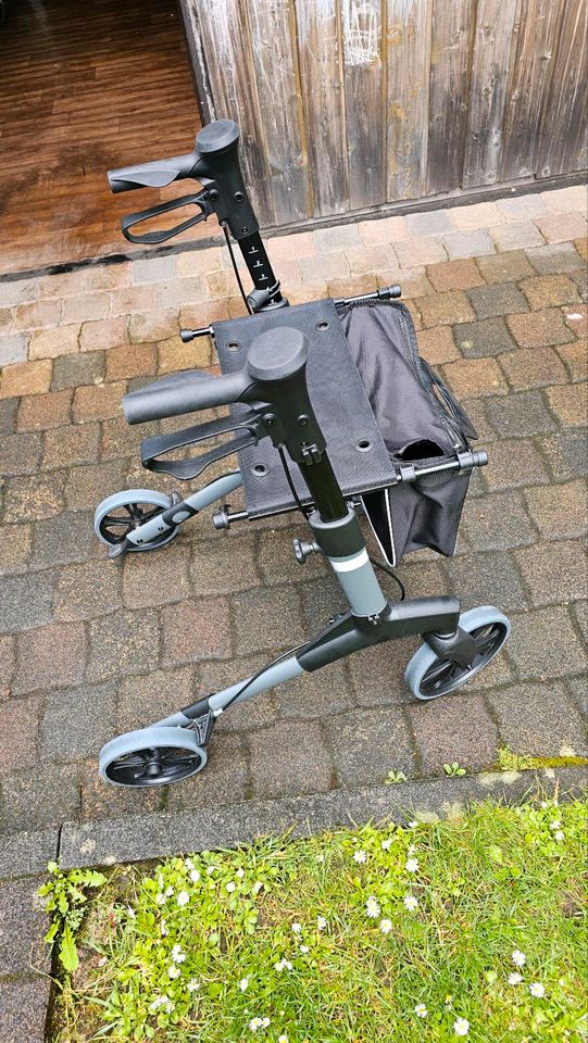 Rollator für ältere Menschen in Schiffweiler