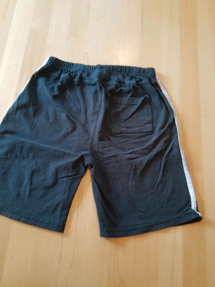 Shorts Gr. 146/152 schwarz Jungen Hose in Anger