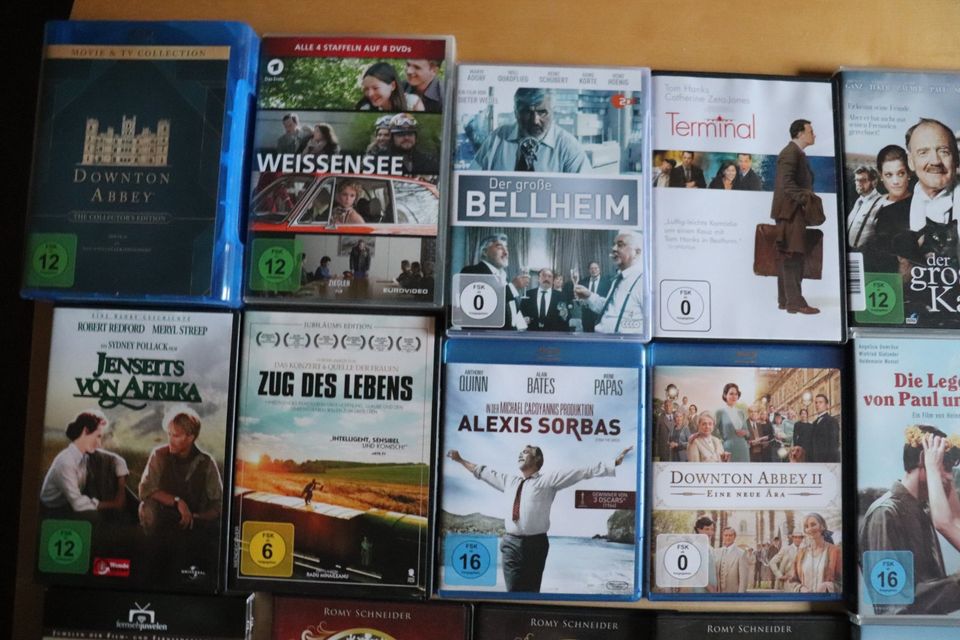 DVDs 12 verschieden Filme Videos Verliebt sein - Action - Musik in Salzwedel