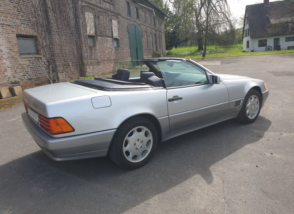 Mercedes-Benz SL280, Originalzustand, lückenloses Scheckheft in Menden