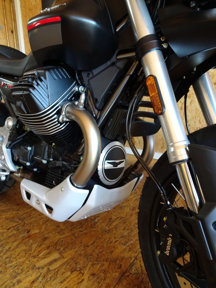 Moto Guzzi V85 TT schwarz Etna in Dorsten