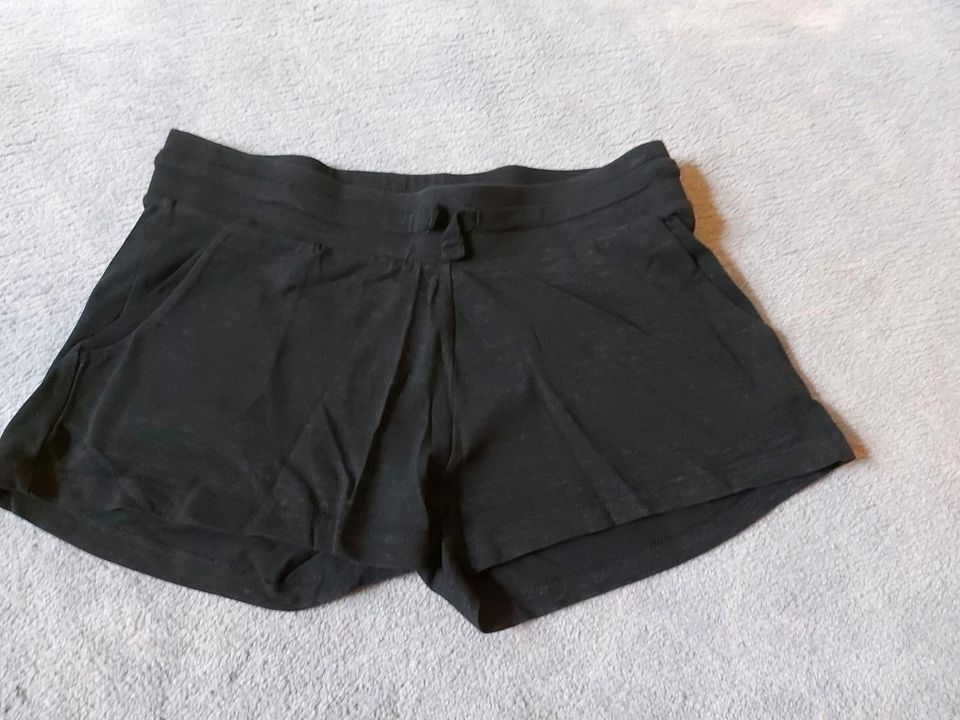 H&M Shorts Sporthose kurze Hose Sommerhose Gr. 170 in Brakel