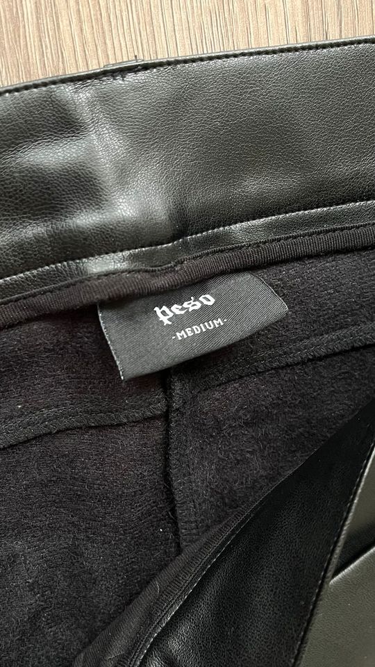 Peso Vegan Leather Pants | Schwarz | Medium in Lübbecke 