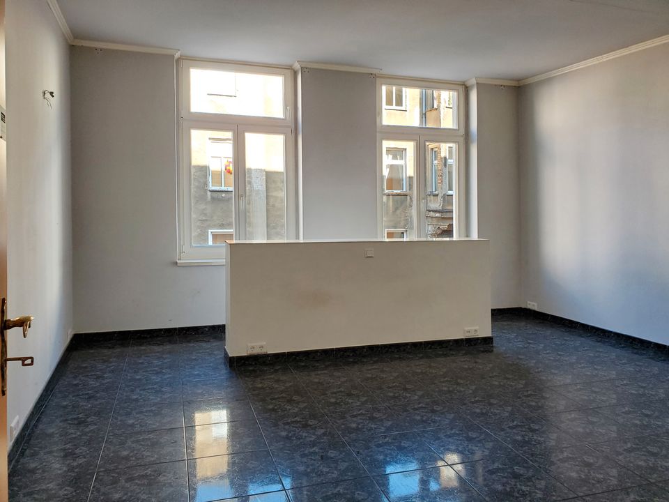 Kreativ? Diese Großwohnung sucht Selbermacher! 4-5 Zimmer auf 2 Etagen, Küche, 2 Bäder, Terrasse in Halle