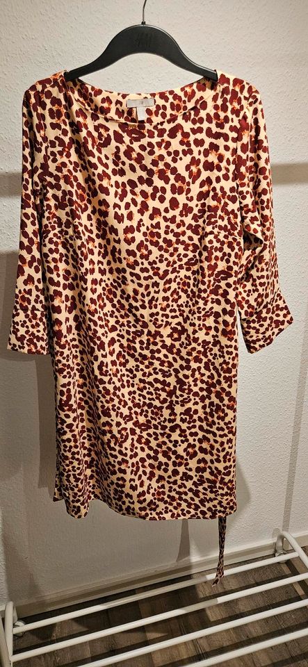 Leo Kleid H&M rot/beige in Dortmund