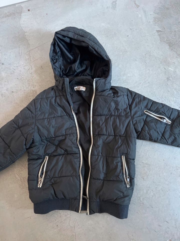 H&M warme Winterjacke 158 mit Kaputze in Varel