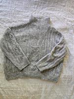 Grauer Strickpullover mit Reißverschluss am Kragen Sachsen - Eilenburg Vorschau