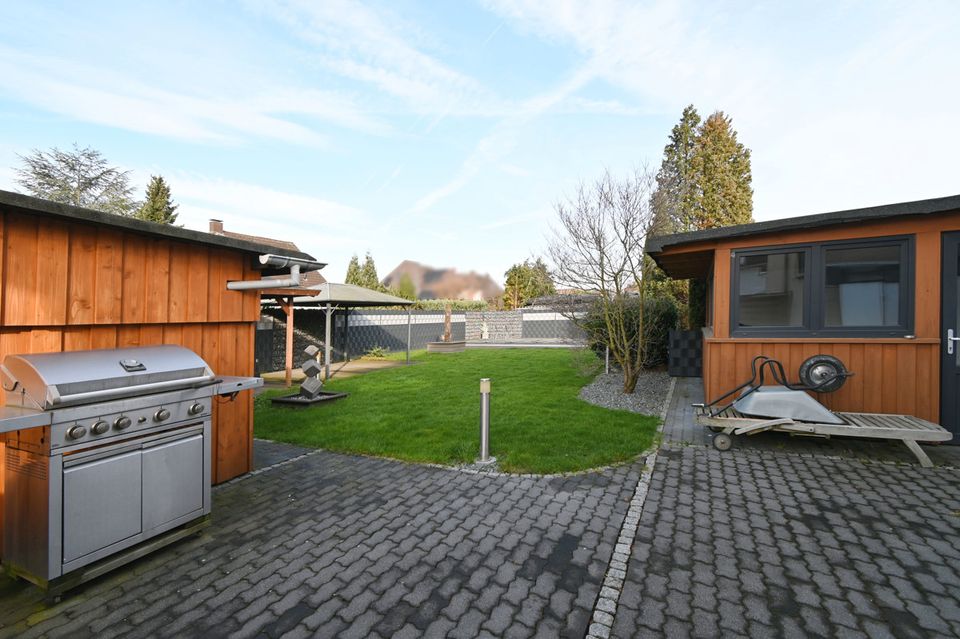 Wohnen im schönen Werries:  Modernisiertes Reihenendhaus mit großem Grundstück,  Pool und Garage in Hamm