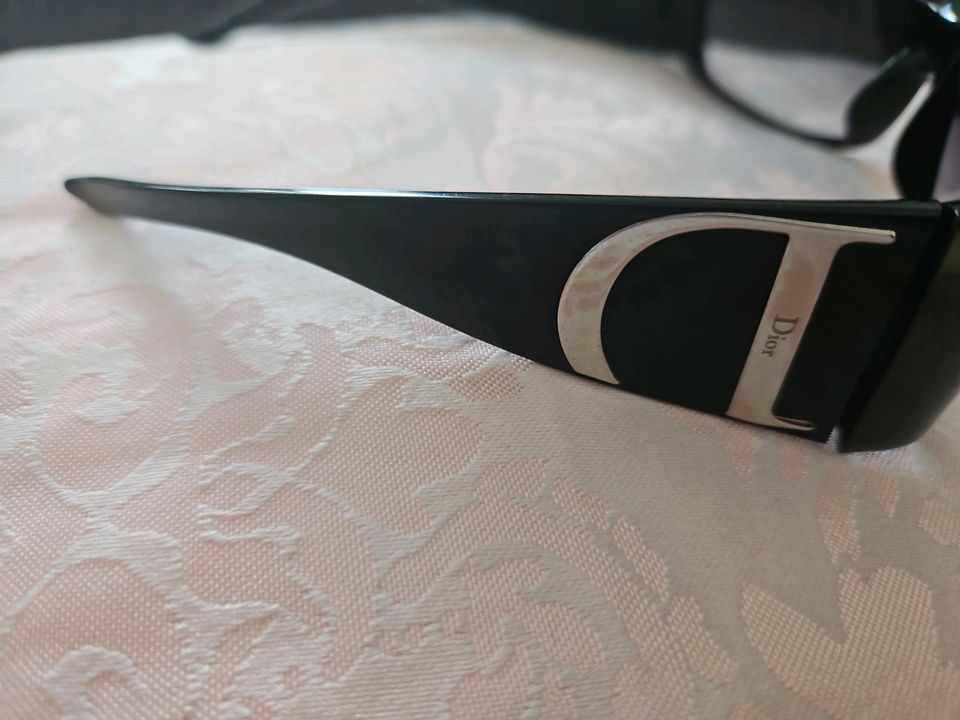 Schöne Zeitlose DIOR Sonnenbrille in Pfungstadt