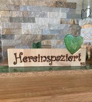 °Fbg° ein Deko „Hereinspatziert“ o. „Servus“ und Herz aus Harz Bayern - Waldmünchen Vorschau