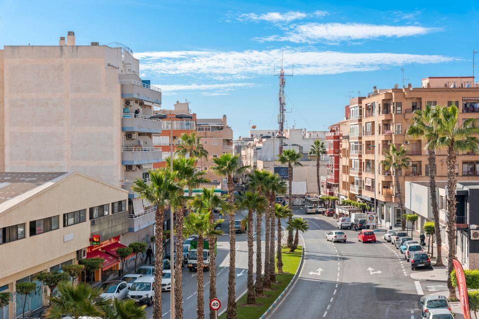 Spanien - Alicante: TORREVIEJA: bezugsfertige, größere Wohnung in zentraler Lage, nur ca. 1 km bis zum Paseo Juan Aparicio. in Hamburg