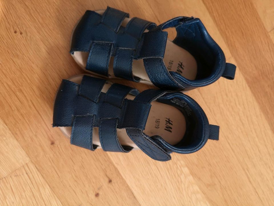 Sandalen von H&M Gr 18/19 in Bremen