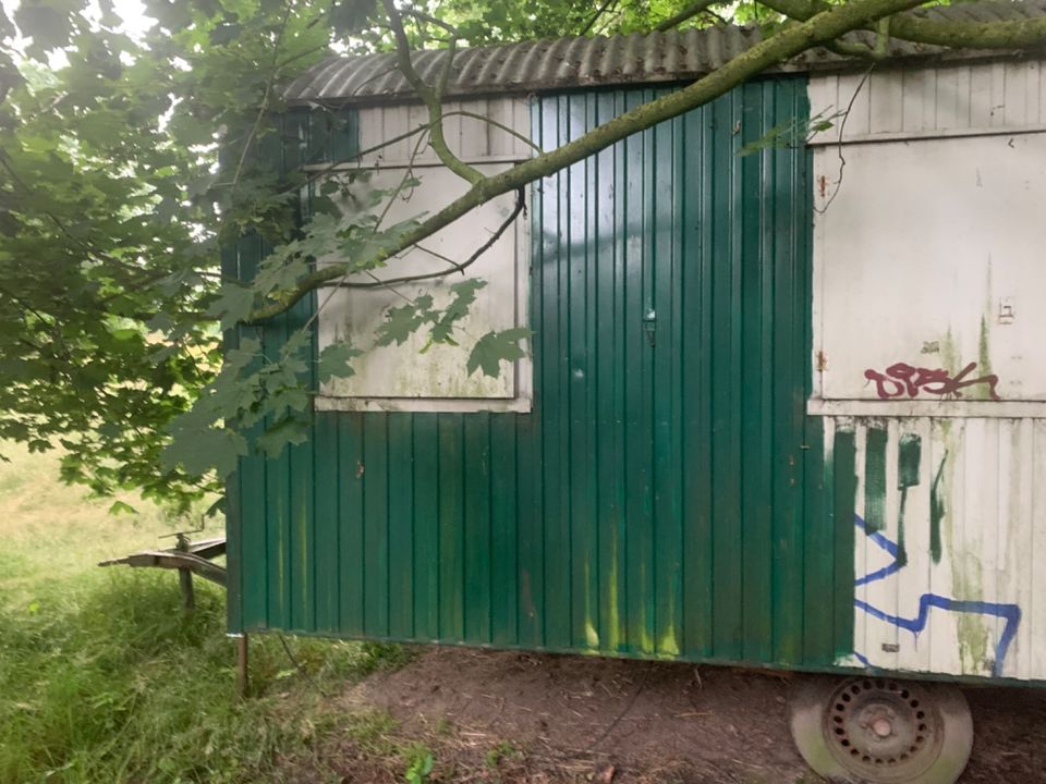 Bauwagen alter Toilettenwagen in Willich