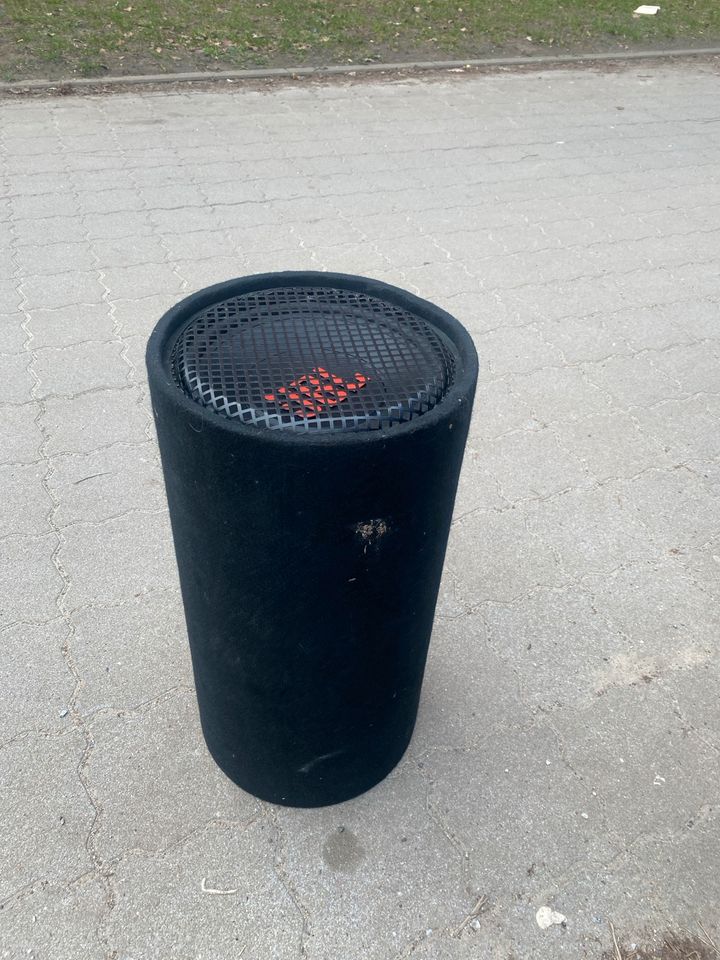 JBL Bass  box mit Verstärker 1200 Watt in Hamburg