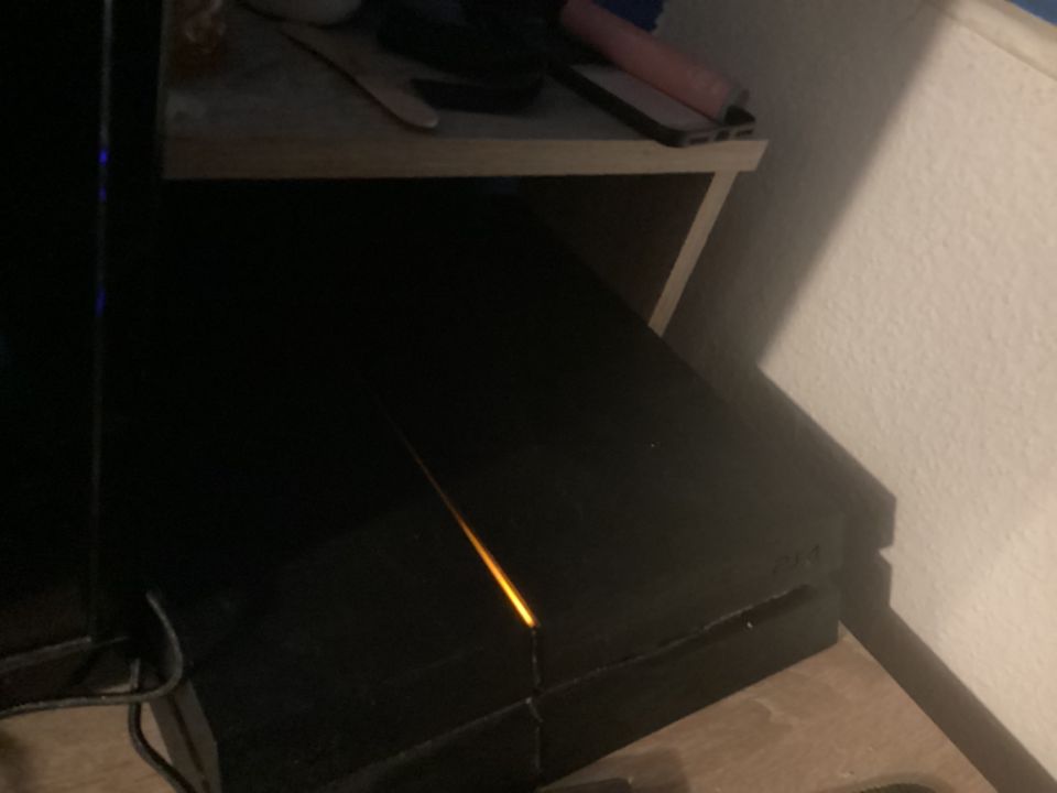 Biete meine ps4 an in Duisburg