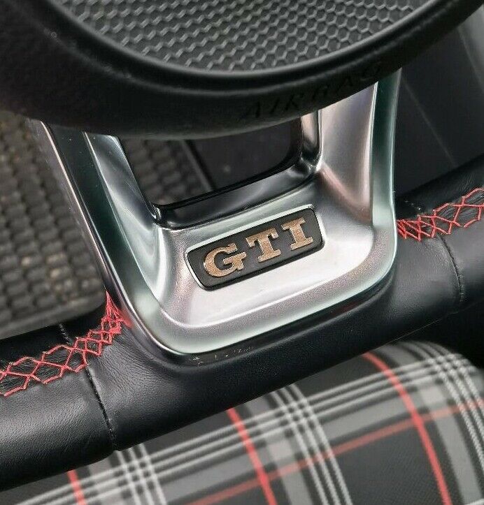 2x Premium Vinyl Lenkrad Aufkleber GTI Emblem VW Golf 7 GTI