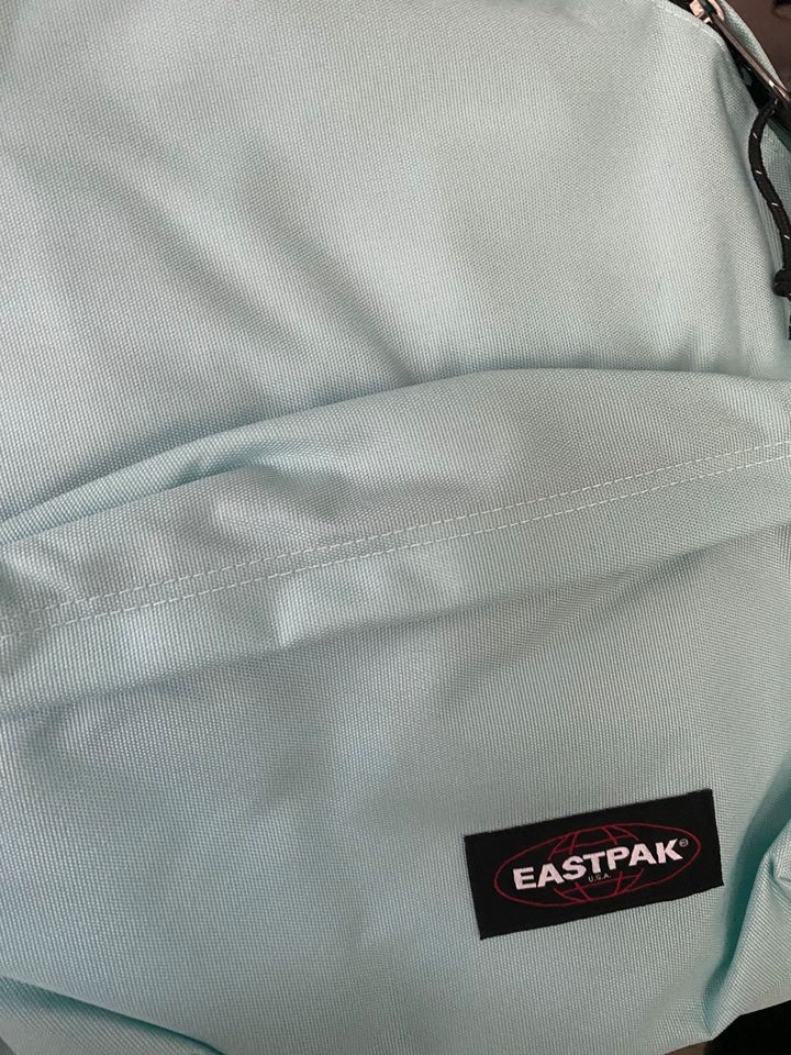 Eastpak Rucksack hellblau NEU in Hattersheim am Main