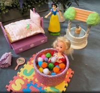 Barbie Kinderzimmer Baby Bällebad Puppe 1994 Schneewittchen Nordrhein-Westfalen - Moers Vorschau