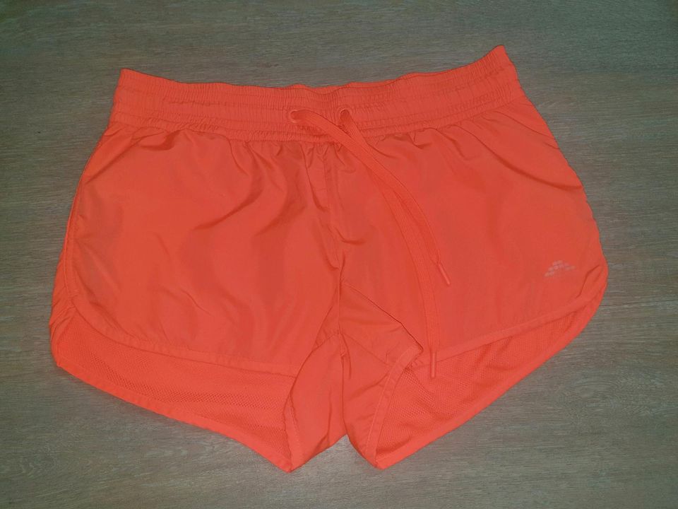 Damen Sport Shorts Gr.L in Kornwestheim