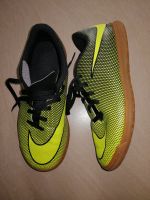 Nike Hallenschuhe Handballschuhe Turnschuh neongelb Größe 35 Nordrhein-Westfalen - Gladbeck Vorschau