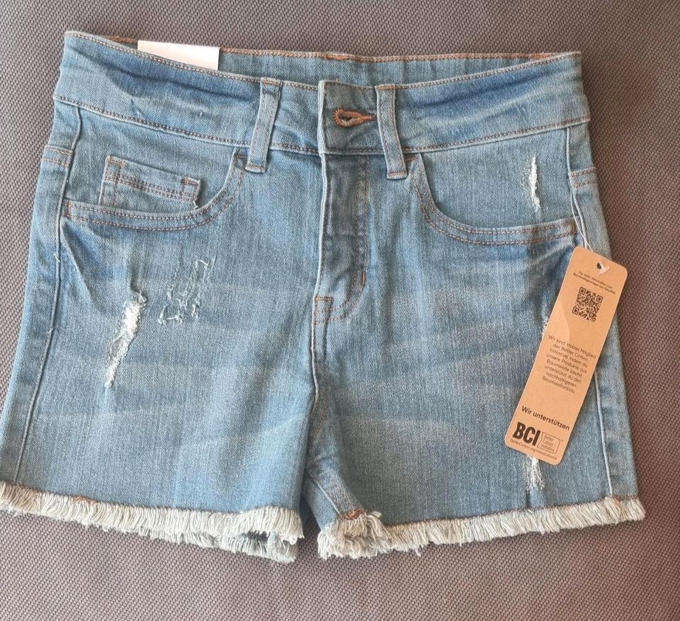 NEU! Mädchen Shorts gr. 146 kurze Hose in Höchberg