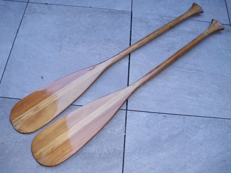 2 schöne gebr. HOLZ Stechpaddel für Kajak oder Surfboard in Gauting