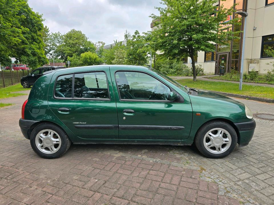 Renault Clio Benzin 1.2 klima in Berlin