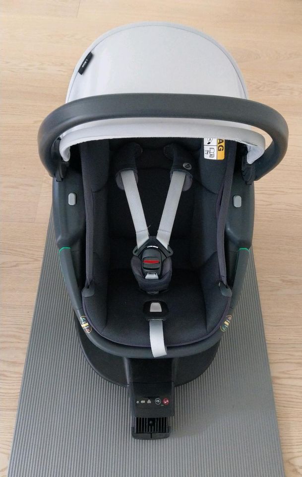 Babyschale Maxi Cosi Coral mit i-size FamilyFix3 Station in Immendingen