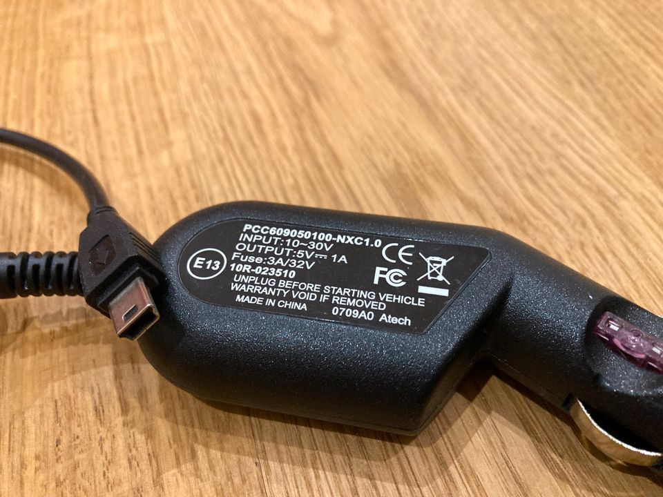 KFZ-Ladegerät für Mini-USB- 12V / 1A in Tettnang