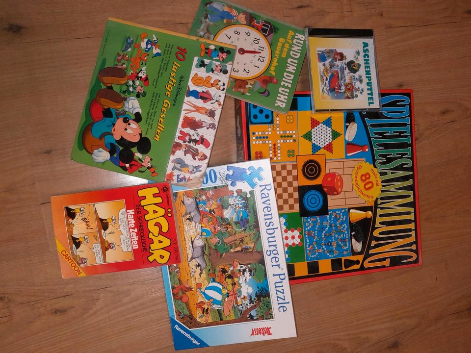 Zu Verschenken Flohmarktsachen Spiele Bücher Weihwasserkessel in Nördlingen