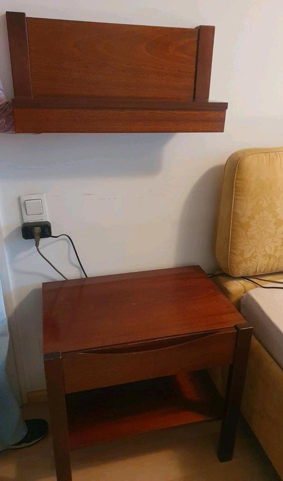 LETZTE CHANCE:  2 Nachttische mit passenden Bookshelves in Olching