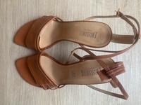 Verkaufe tolle Ledersandalen, Gr. 39, Brandenburg - Kleinmachnow Vorschau