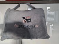 Kuscheldecke mit Ärmeln hellgrau in Geschenktasche unbenutzt Saarland - Überherrn Vorschau