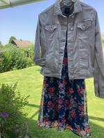Sommerkleid u. Jeansjacke Gr. 36 Hessen - Niestetal Vorschau