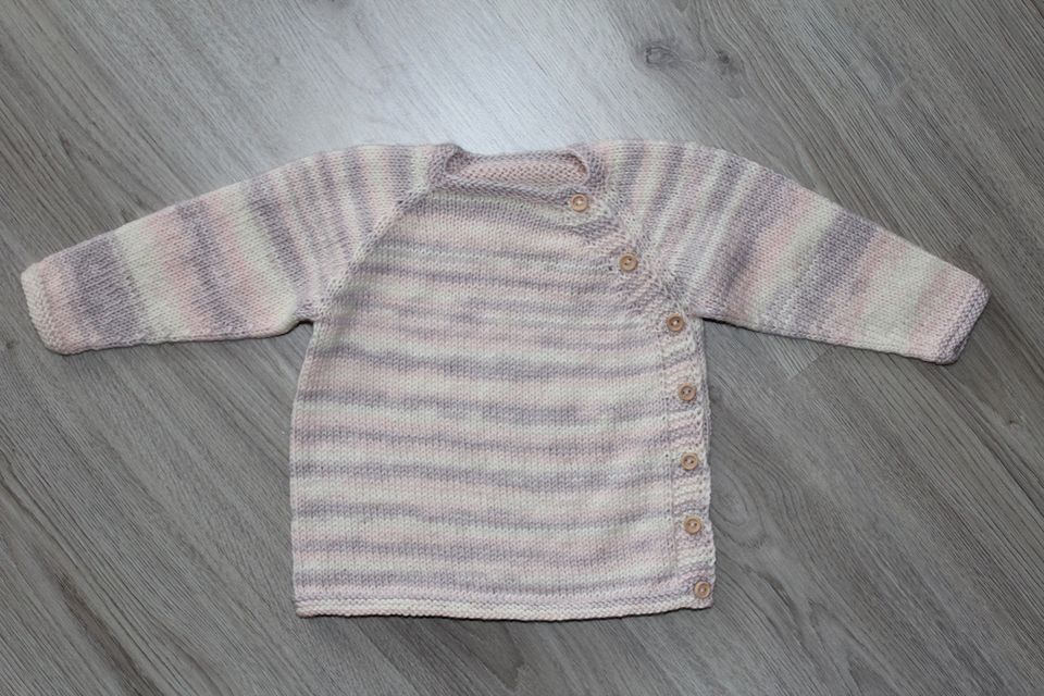 Modell: Jacke Strickjacke Baby Reborn Gr.74/80 in Lippstadt