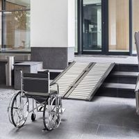 Rollstuhl Auffahrrampe Rampe Stuhl   Aluminium Klappbar 150cm Hessen - Hainburg Vorschau