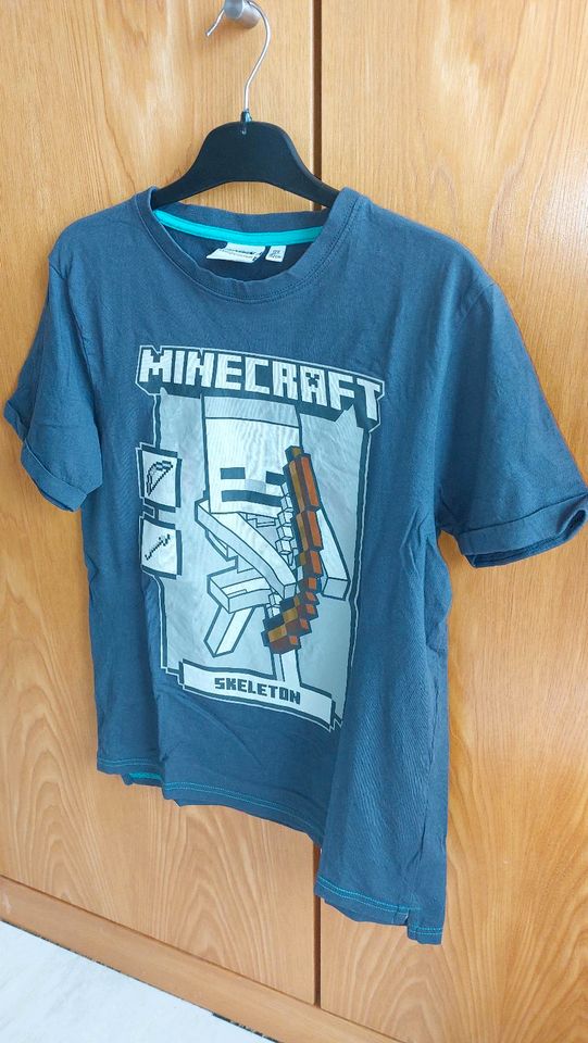 2 Minecraft Shirts Gr. 152 (Abgabe auch einzeln) in Nauheim