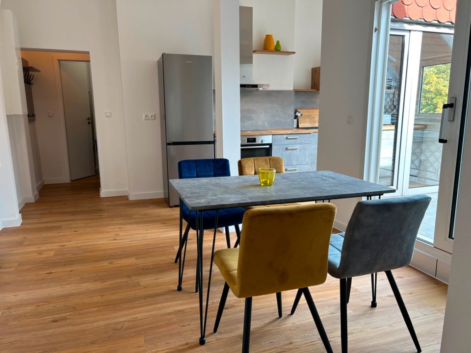 Auf Zeit: Dachgeschoß Wohnung Apartment Flat im Weitlingkiez in Berlin