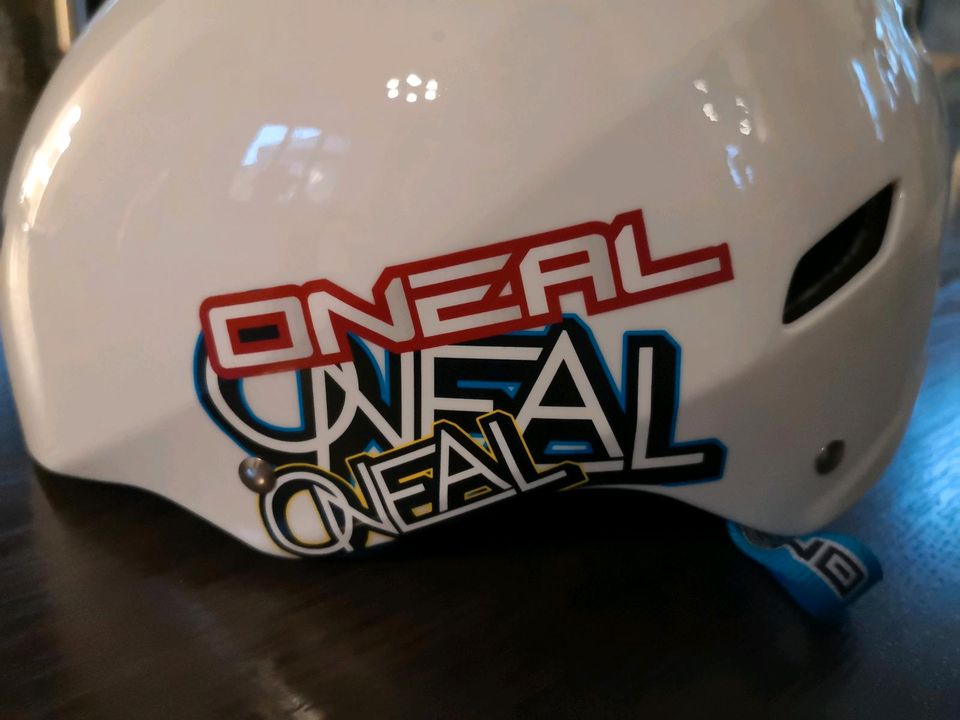 Skater Helm, Fahrradhelm, O'Neal, Comicdruck, Kindergröße S in Falkensee