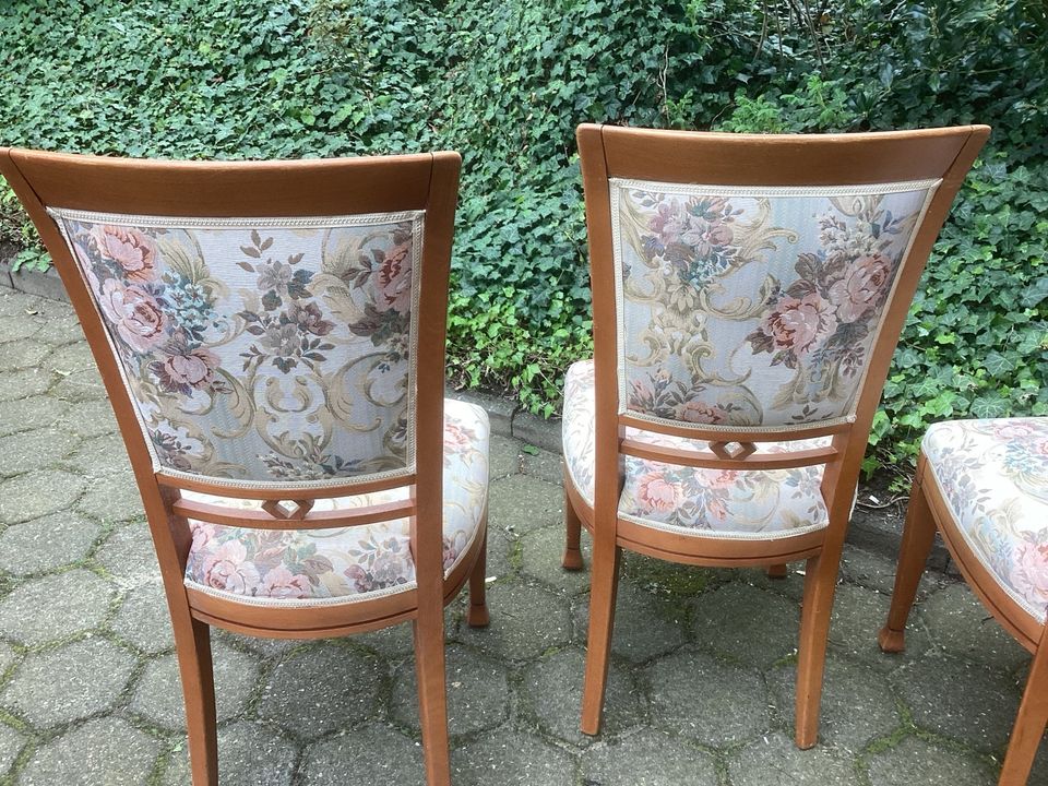 4x Mahagoni Stühle/ Blumenmuster schick 120€ in Lastrup