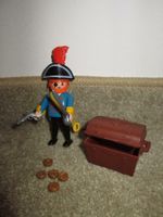 Playmobil 3382 Piratenkapitän mit Schatztruhe  Pirat Kapitän Nordrhein-Westfalen - Rheda-Wiedenbrück Vorschau