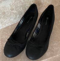 Schwarze Pumps Gr. 42 2x getragen Schuhe Kr. München - Ottobrunn Vorschau