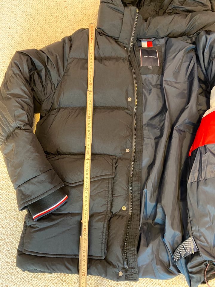 Tommy Hilfiger Daunen Winterjacke XL in Schwarz in Hannover