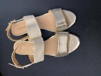 Sandalen Silber  CAPRICE Gr. 39 wNEU Sandaletten mit Absatz Düsseldorf - Unterrath Vorschau